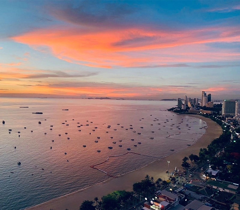 บรรยากาศริมหาดพัทยายามเย็น