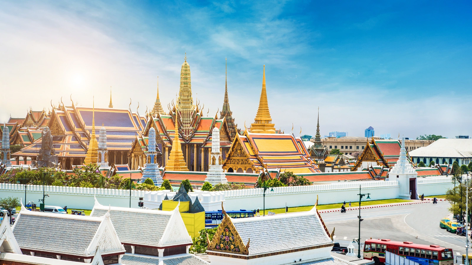 วัดพระแก้ว วัดพระศรีรัตนศาสดาราม สถานที่ศักดิ์สิทธิ์คู่ประเทศไทย