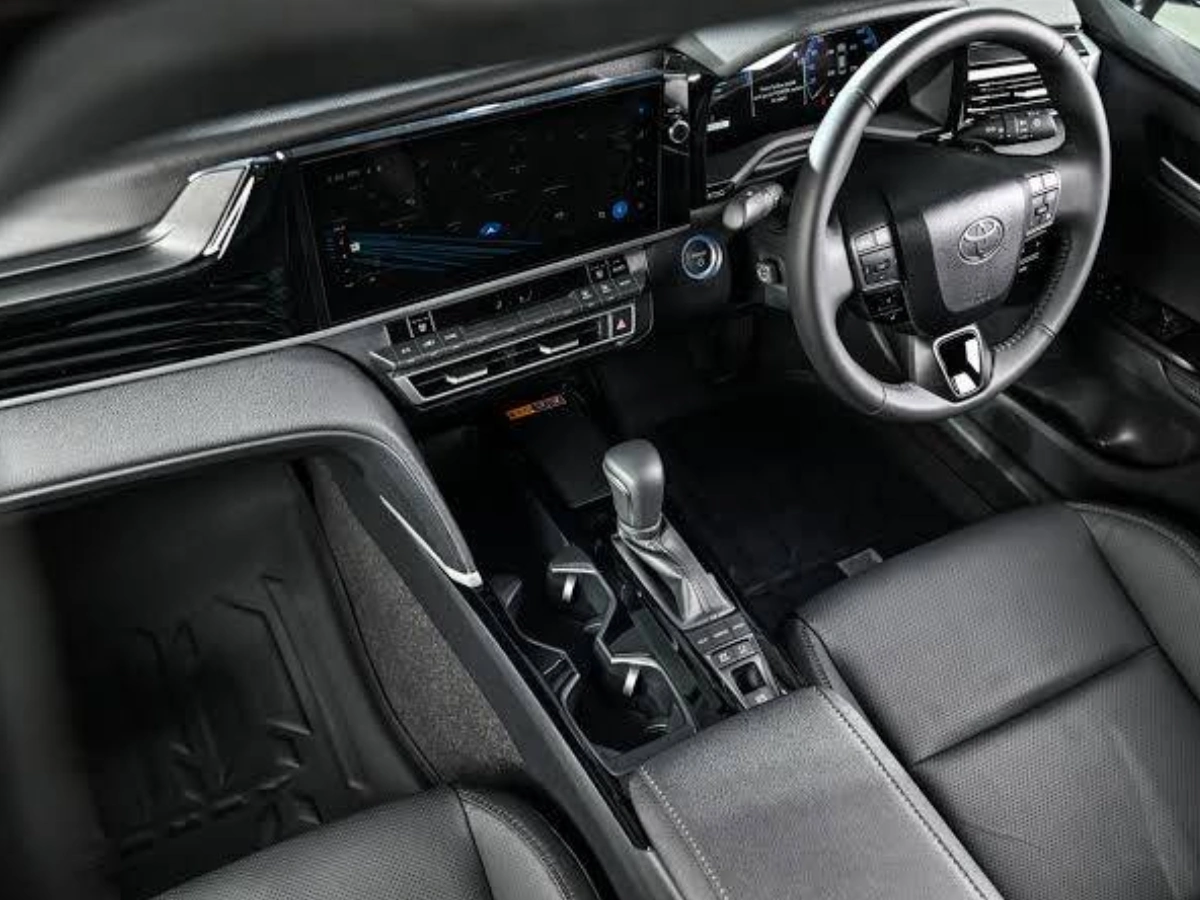 Toyota Camry 2025 #12